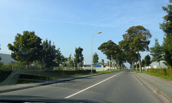 Voiture sur route