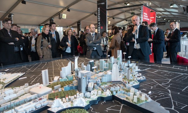Hugues Parant présente la stratégie de l'Epadesa au Mipim 2015.