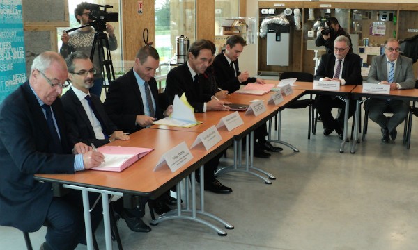 Signature du pacte Seine aval le 12 octobre 2015.