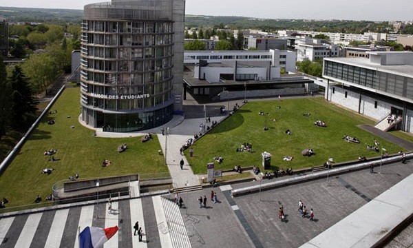 Université de Cergy-Pontoise.