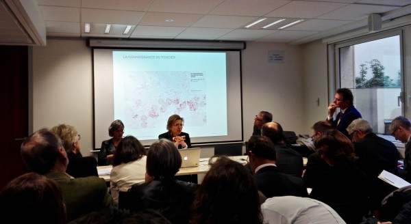 D. Alba et V. Mancret-Taylor présentent leurs outils aux DGS ©JGP