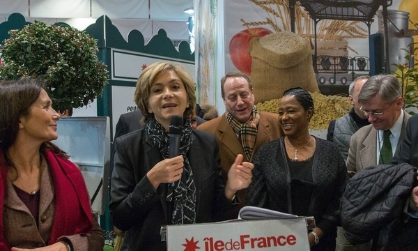 Valérie Pécresse le 27 février 2016 lors de sa visite au salon de l'agriculture.