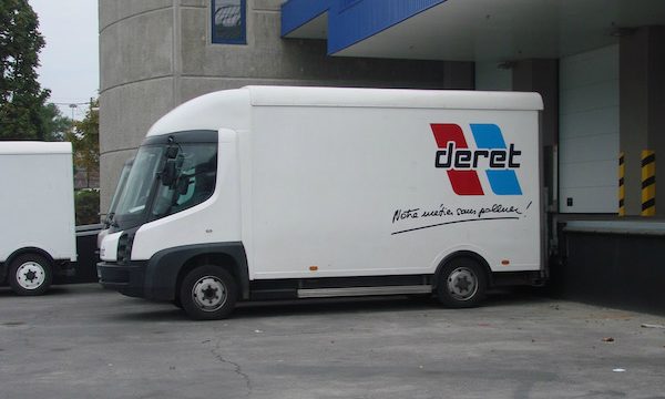 Deret transporteur compte 54 véhicules électriques, 28 porteurs hybrides (diesel/électrique) et 18 roulant au GNV.