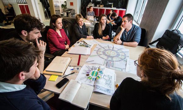 Qucit et Cisco en plein brainstorming sur leur challenge de la place de la Nation.