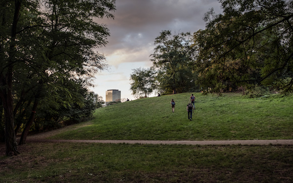 Pelouse verte à Montreuil, Seine-Saint-Denis