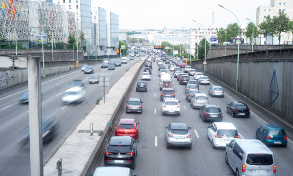 L'autoroute A86 délimite la zone à faibles émissions métropolitaine.