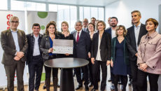 Les signataires de la charte d'engagements sur le lissage des heures de pointe dans les transports à La Défense.