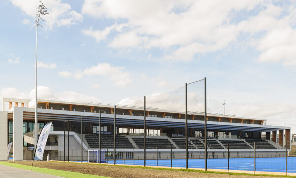 La nouvelle tribune du stade Yves-du-Manoir © JGP