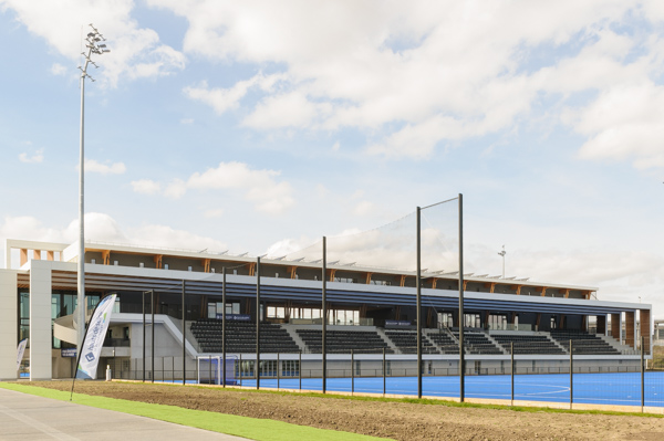La nouvelle tribune du stade Yves-du-Manoir © JGP
