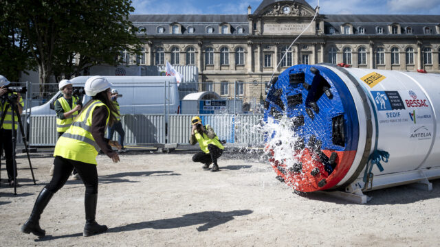 Baptème du tunnelier "Estelle" dans le cadre d'une opération menée par le Sedif à Sèvres (Hauts-de-Seine), le 14 avril 2026. © Jgp