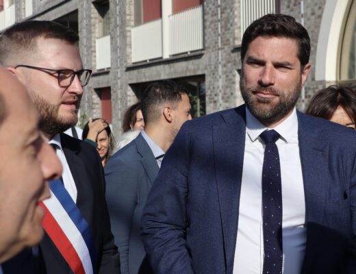 À Dugny, Vincent Jeanbrun visite le Village des médias et en lance la deuxième tranche